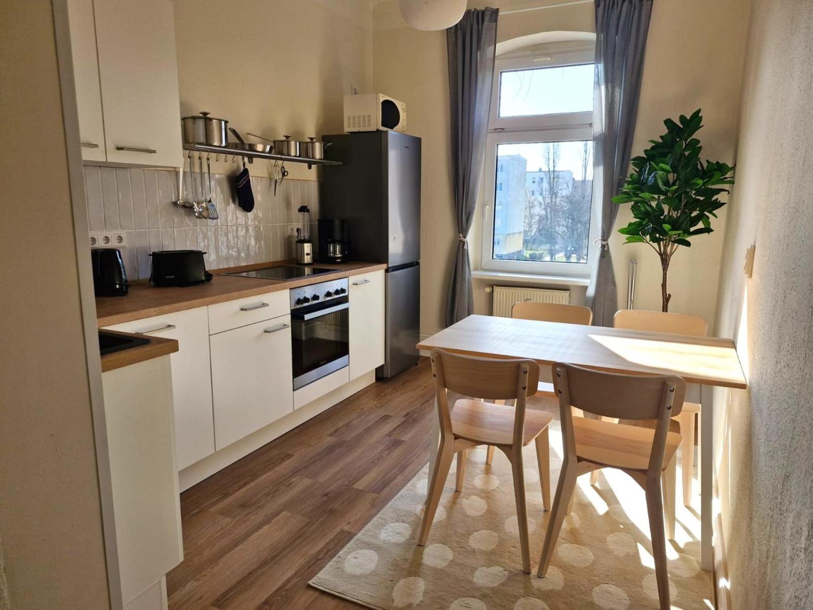 Grossraum-Apartments Mit 2Sz, Wz, Kueche, Smart-Tv, Parken, Etc Erfurt Phòng bức ảnh